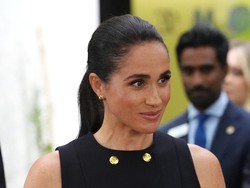 Gaya Meghan Markle di Australia, Viral Turun Kelas Naik Pesawat Komersial