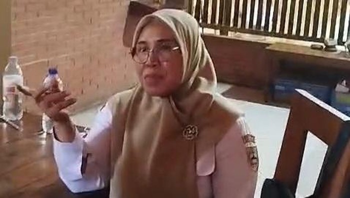 Seorang guru, Diana pengguna aplikasi Snapboost saat ditemui di Blora.