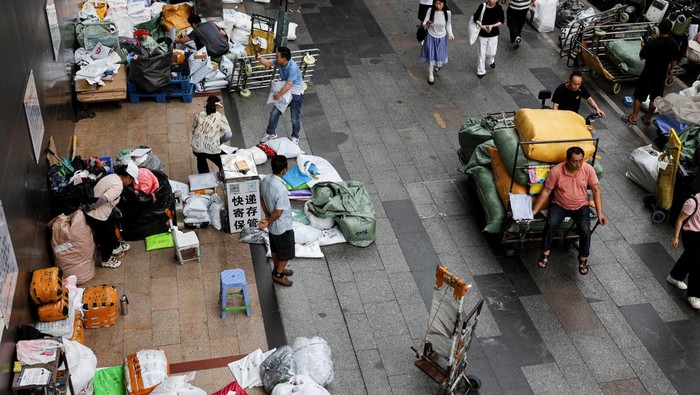 Hiruk Pikuk Pedagangan di Pasar Grosir Guangzhou