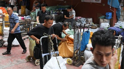 Hiruk Pikuk Pedagangan di Pasar Grosir Guangzhou