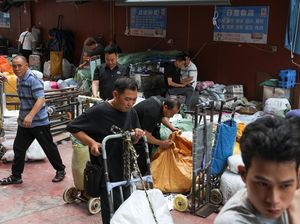 Hiruk Pikuk Pedagangan di Pasar Grosir Guangzhou