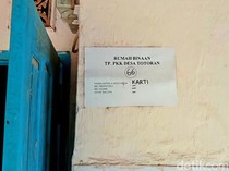 Perjuangan Karti Merawat 2 Anak Depresi Selama 20 Tahun di Indramayu
