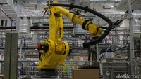 Selain itu, pabrik ini dilengkapi dengan teknologi manufaktur modern dan sistem terintegrasi. Teknologi tersebut dirancang untuk meningkatkan efisiensi operasional sekaligus menjaga konsistensi kualitas produk yang dihasilkan.