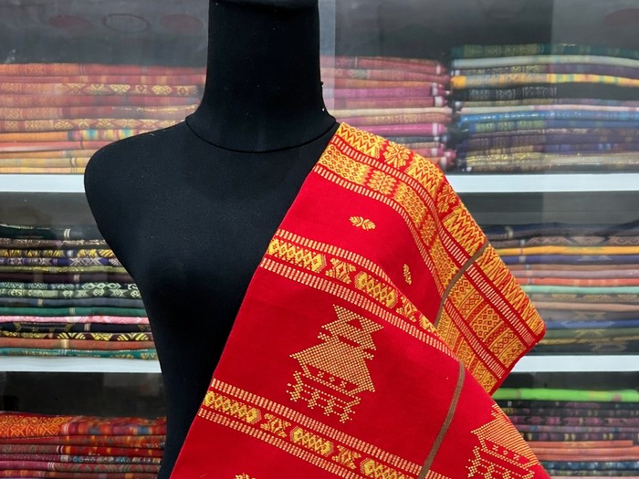 Kain Uis Nipes wanita suku Karo (Foto: TikTok Rumbane)