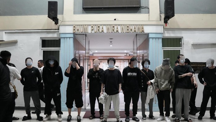 Kantor Imigrasi Kelas I Non TPI Bogor mendeportasi 13 warga negara Jepang yang terlibat online scamming. (dok. ist)