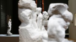 Karya Legendaris Michelangelo dan Rodin Dipamerkan Bersama di Louvre