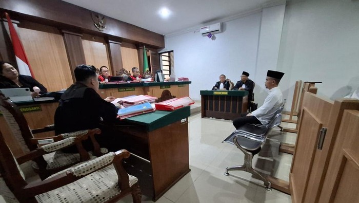 Alfan Harvi Putra, saat menjalani persidangan di PN Kepanjen, Kab Malang perkara narkoba