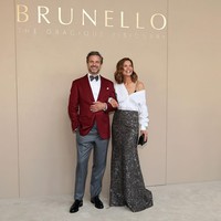 Rumor Katie menjalani operasi plastik muncul karena wajahnya yang tampak kencang. Tak sedikit yang menyebutnya masih muda seperti dulu memerankan karakter Joey Potter di Dawson’s Creek. “Bagaimana dia bisa terlihat seperti masih berusia 20-an? Air awet muda apa yang dia minum?” kata netizen. “Ini tahun 2006? Katie masih terlihat seperti Joey Potter dari Dawson’s Creek. Apakah dia melakukan facelift?” tulis netizen lainnya.  Foto: Getty Images/Dia Dipasupil