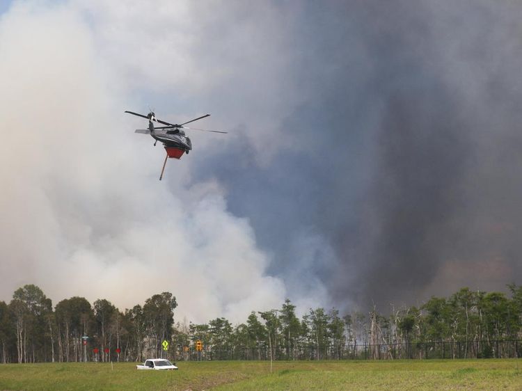 Kebakaran Semak Meluas, Helikopter Dikerahkan Padamkan Api