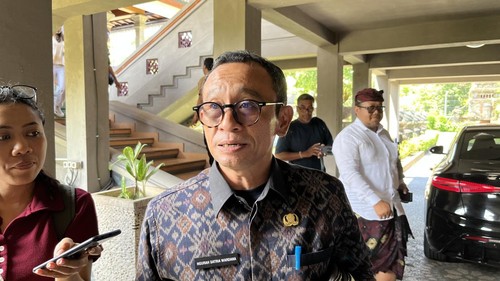 Kepala Biro Hukum Setda Bali, Ngurah Satria Wardana saat ditemui di DPRD Bali, Senin (6/4/2026). (Rizki Setyo/detikBali)