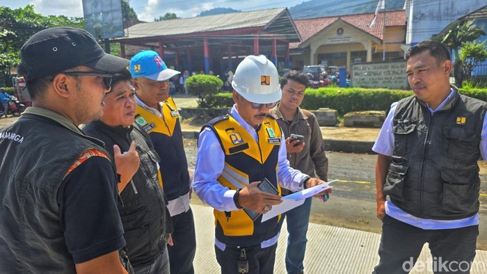 Kepala Dinas PU Kabupaten Sukabumi, Uus Firdaus