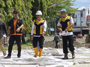 Pantau Betonisasi Jalan RSUD Palabuhanratu, Kadis PU Sukabumi: Juni Tuntas