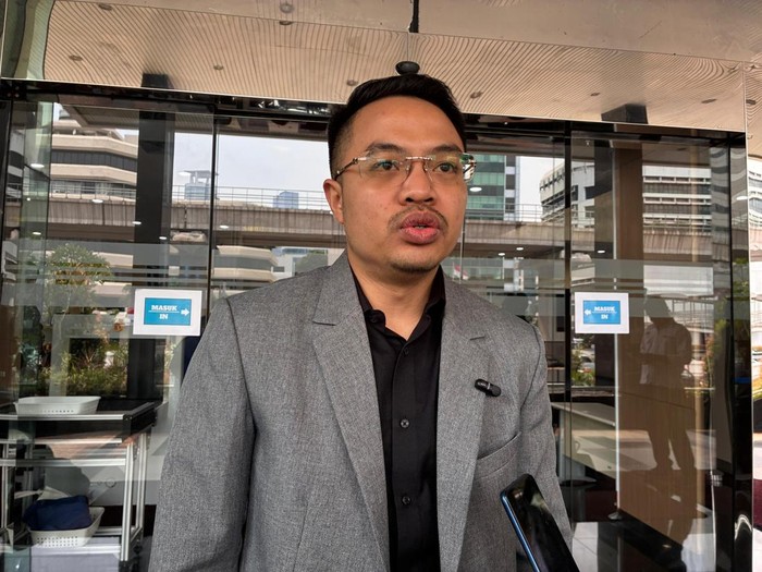 Ketua Umum ARUKKI, Marselinus Edwin Hardhian, diperiksa Dewas KPK terkait aduan pengalihan penahanan mantan Menag Yaqut Cholil. (Adrial/detikcom)