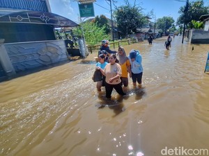 4 Ribuan Warga Terdampak Banjir di Desa Tegalluar Bandung