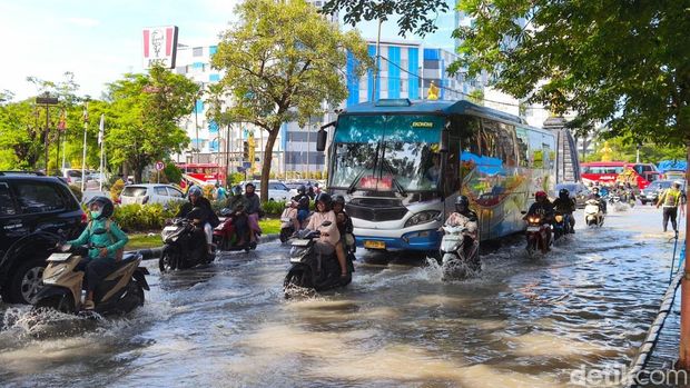 Kondisi banjir di Solo Baru, Kecamatan Grogol, Kabupaten Sukoharjo, Rabu (15/4/2026) pagi.