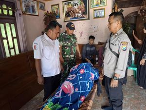 Pensiunan Guru di Bojonegoro Tewas Tersengat Listrik Saat Potong Pohon
