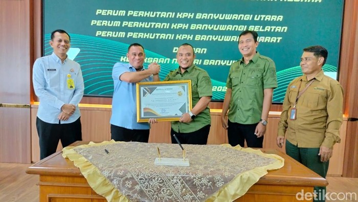KPH Banyuwangi Raya saat penandatanganan Kesepakatan Bersama atau MOU dengan Kejaksaan Negeri Banyuwangi sebagai komitmen penyelesaian Datun.