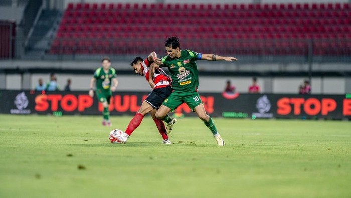 Laga Persebaya Surabaya vs Madura United