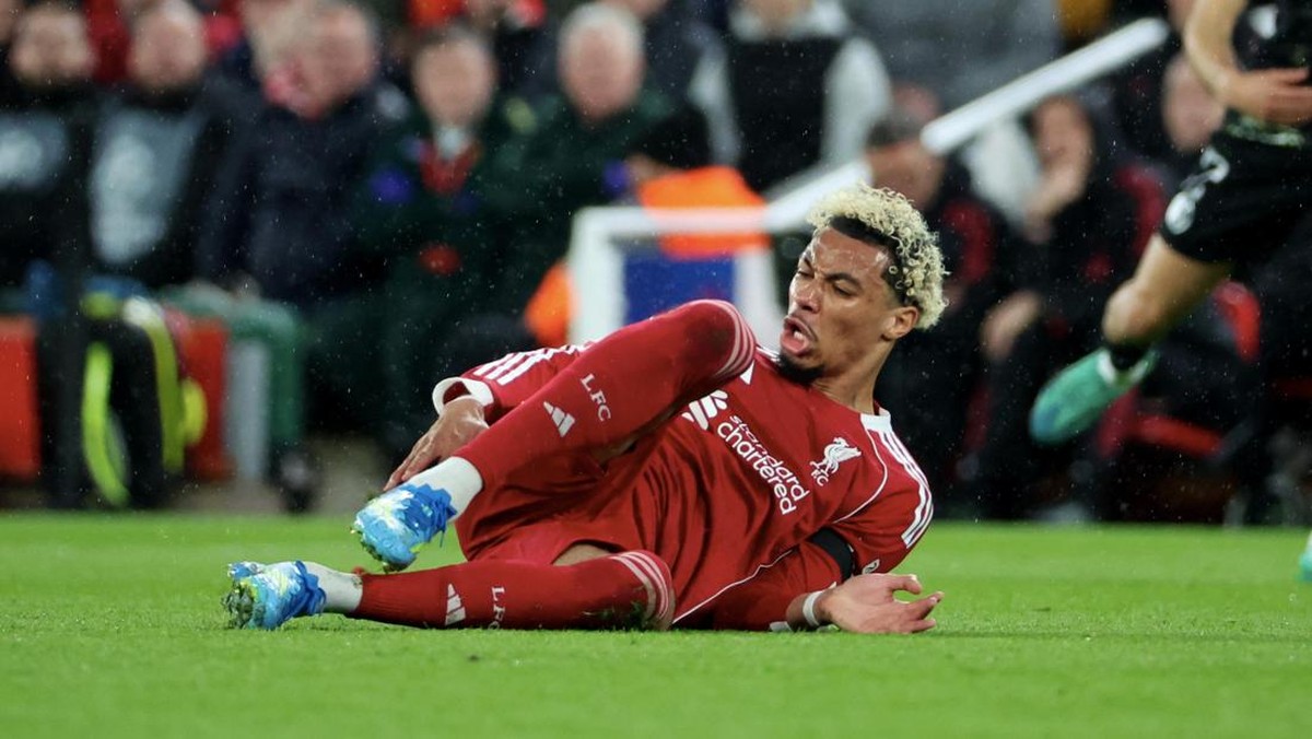 Penyerang Liverpool Hugo Ekitike mengalami cedera serius dan harus mengakhir musim lebih cepat (Foto: Xavier Laine/Getty Images)