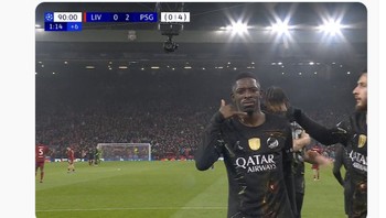 Bukan hanya sekali, Liverpool kalah dua kali. Begitu juga gawangnya dijebol para pemain PSG sebanyak dua kali di setiap pertandingan. Foto: Screenshot X