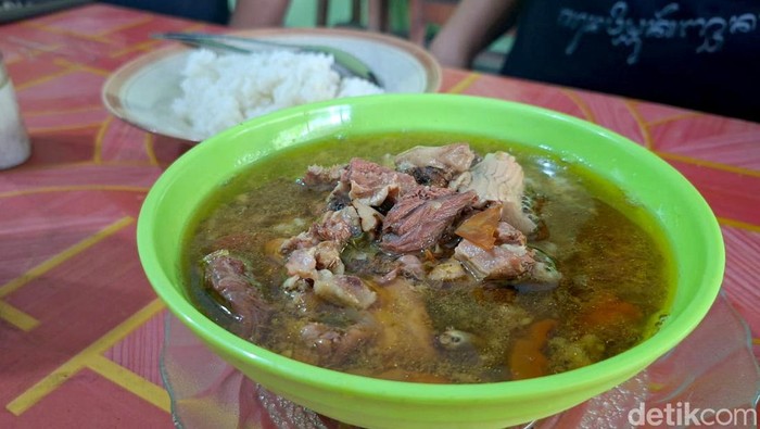 Menikmati Asem-asem Kambing Bu Djum Nganjuk