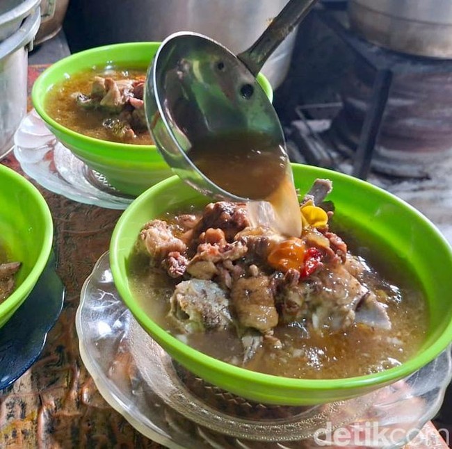 Segarnya Asem-Asem Kambing Bu Djum Nganjuk yang Melegenda