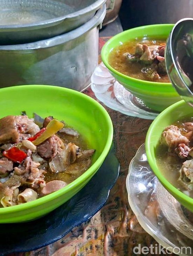 Segarnya Asem-Asem Kambing Bu Djum Nganjuk yang Melegenda