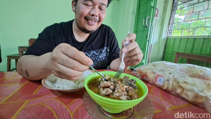 Menikmati Asem-asem Kambing Bu Djum Nganjuk