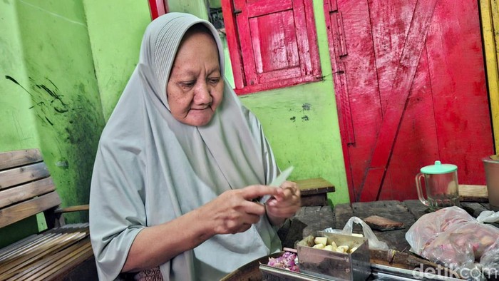 Menikmati Asem-asem Kambing Bu Djum Nganjuk