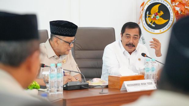 Menteri Imigrasi dan Pemasyarakatan (Imipas) Agus Andrianto dan Menteri Haji dan Umroh Mochamad Irfan Yusuf