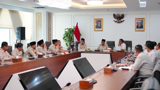 Menteri Imigrasi dan Pemasyarakatan (Imipas) Agus Andrianto dan Menteri Haji dan Umroh Mochamad Irfan Yusuf