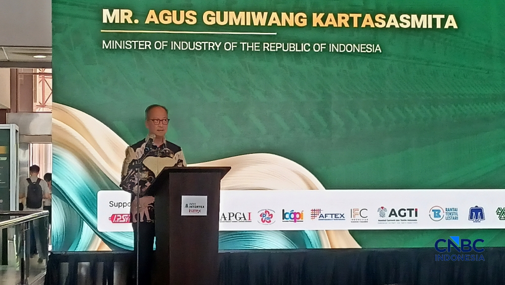 Menteri Perindustrian (Menperin) Agus Gumiwang Kartasasmita saat ditemui di JiExpo Kemayoran, Jakarta Utara Rabu (15/4/2026). (CNBC Indonesia/Ferry Sandi)