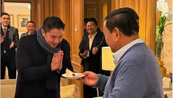 Momen Prabowo ikut rayakan ultah Seskab Teddy (dok. IG Agung Surahman)
