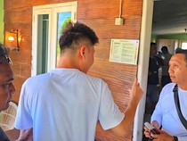 Momen Debat Alot Petugas Imigrasi Saat Amankan WNA China di Sukabumi