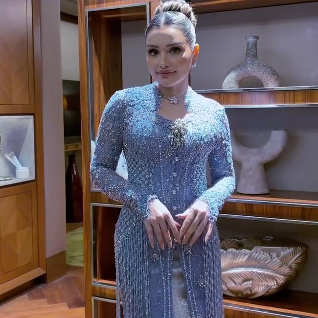 2 Tampilan Cemerlang Nurah Pasya Saat Nikahan Teuku Rassya