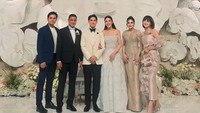 Ini momen saat Nurah Pasya berfoto bersama artis Alessia Cestaro dengan Teuku Rassya, Cleantha Islan, Ahmad Affandy, dan Teuku Rafli Pasya. (Foto: dok Instagram alessia89cestaro)