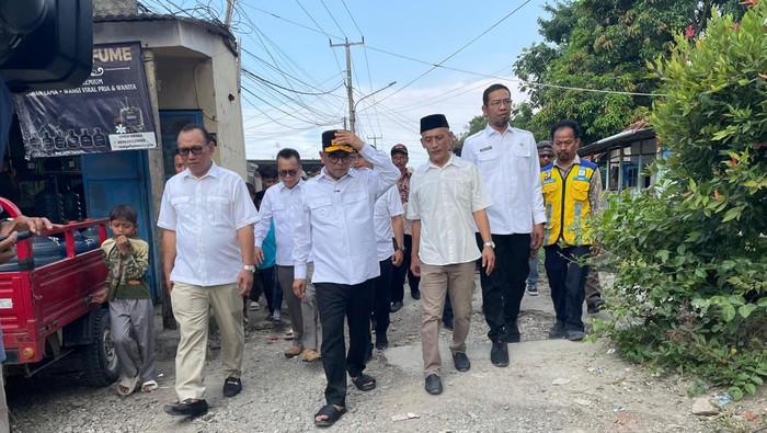 Pemprov Banten berjanji akan memperbaiki jalan di Kampung Nyikambang, Kecamatan Jombang, Kota Cilegon. (Dok. Istimewa)