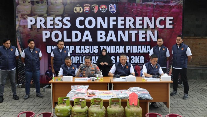 Polda Banten mengungkap penyalahgunaan elpiji subsidi 3 kg. (Arief Ikhsanudin/detikcom)