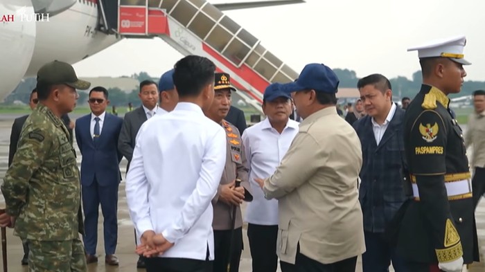 Presiden Prabowo Subianto tiba di Lanud Halim Perdanakusuma, Jakarta Timur, Rabu (15/4/2026), usai melakukan kunjungan kerja luar negeri ke Rusia dan Prancis.