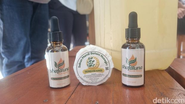 Produksi Minyak Atsiri di Dlingo Bantul Hasil produksi minyak atsiri berupa minyak gosok dan sabun mandi.