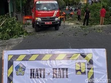 Tebing Longsor, Jembatan Penghubung Dua Desa di Tabanan Terancam Jebol