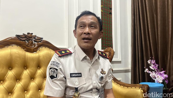 Kepala Rutan Kelas IIA Kendari Rikie Noviandi Umbaran saat ditemui di ruangannya.