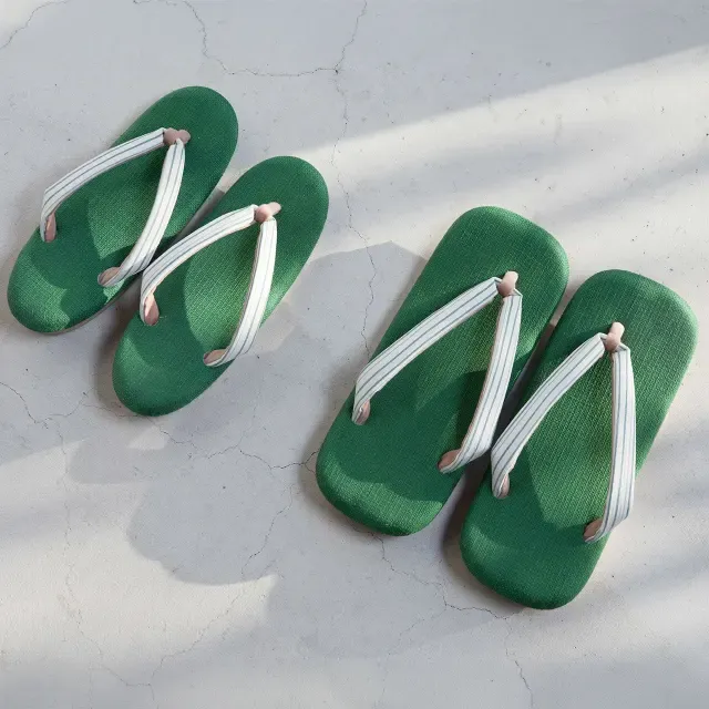 Sandal Jepang Ini Diwarnai Bubuk Matcha Asli dari Kyoto Sandal Jepang Ini Diwarnai Bubuk Matcha Asli dari Kyoto