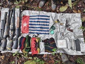 TNI Grebek Markas OPM di Nduga Papua, Senpi hingga Amunisi Disita