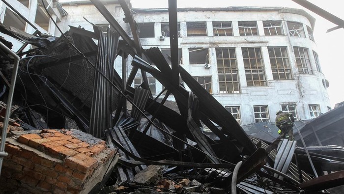 The site of a universitys building hit by a Russian drone strike, amid Russias attack on Ukraine, in Dnipro, Ukraine April 15, 2026. REUTERS/Stringer