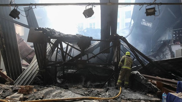 The site of a university's building hit by a Russian drone strike, amid Russia's attack on Ukraine, in Dnipro, Ukraine April 15, 2026. REUTERS/Stringer