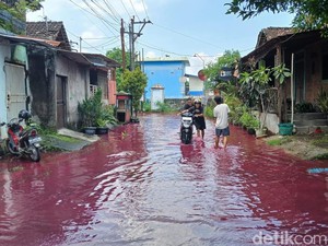 Geger Banjir Berwarna Merah di Solo, Pas Dicek Ternyata Sumbernya...