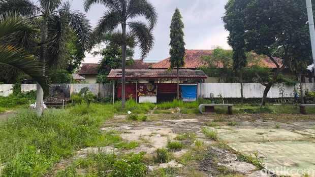 Suasana sepi dan terbengkalai taman Kertawangunan Kuningan Suasana sepi dan terbengkalai taman Kertawangunan Kuningan
