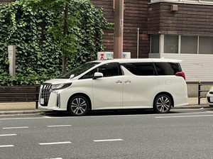 Ada Warga di Surabaya Tak Dapat Bansos gegara Tercatat Punya Alphard