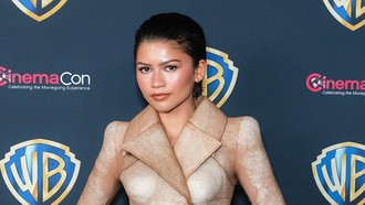 Totalitas Gaya Zendaya Promosi 'Dune: Part Three', Pakai Busana 'Berpasir'